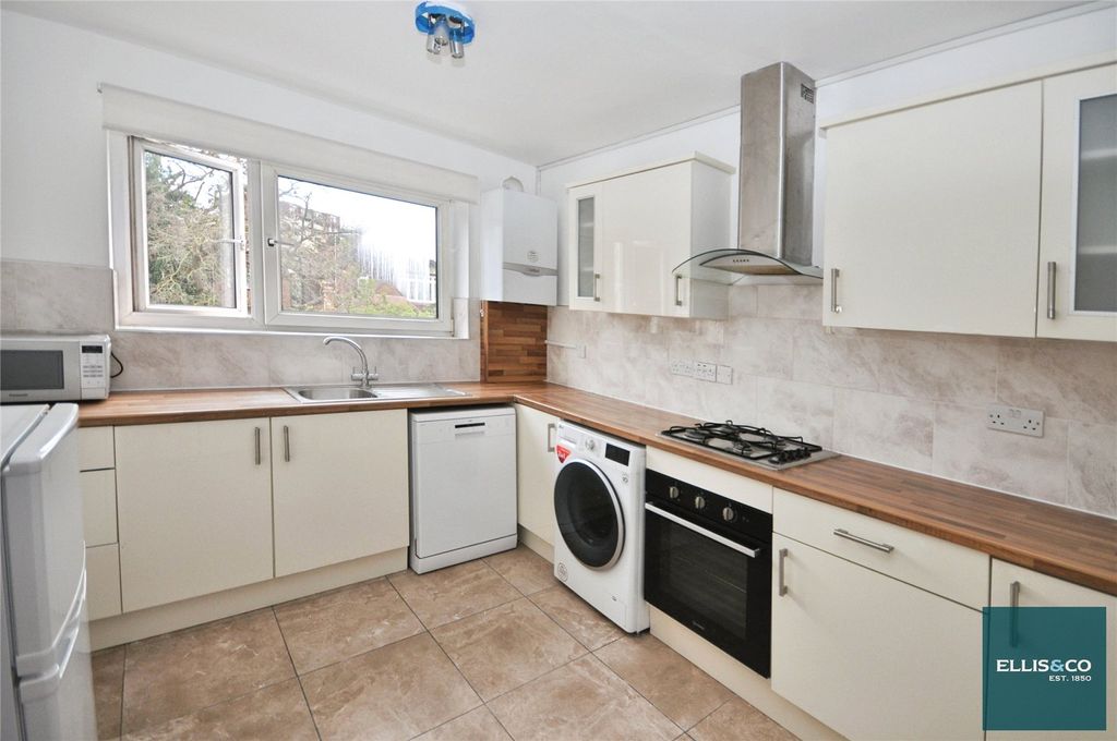 Property photo 3 of 8 Picture No. 17