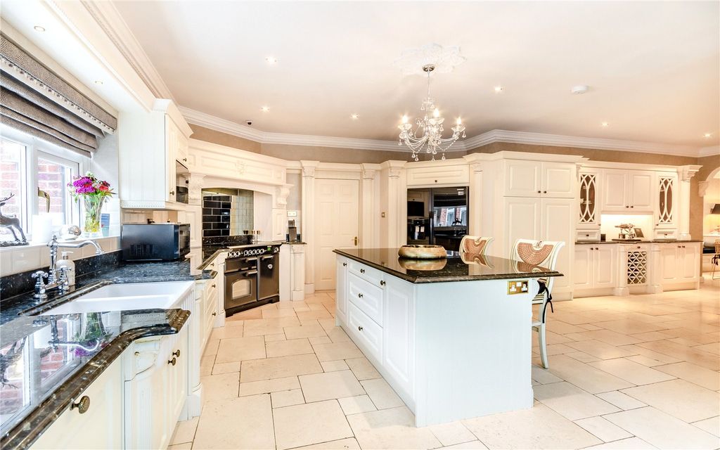 Property photo 2 of 21 Kitchen
