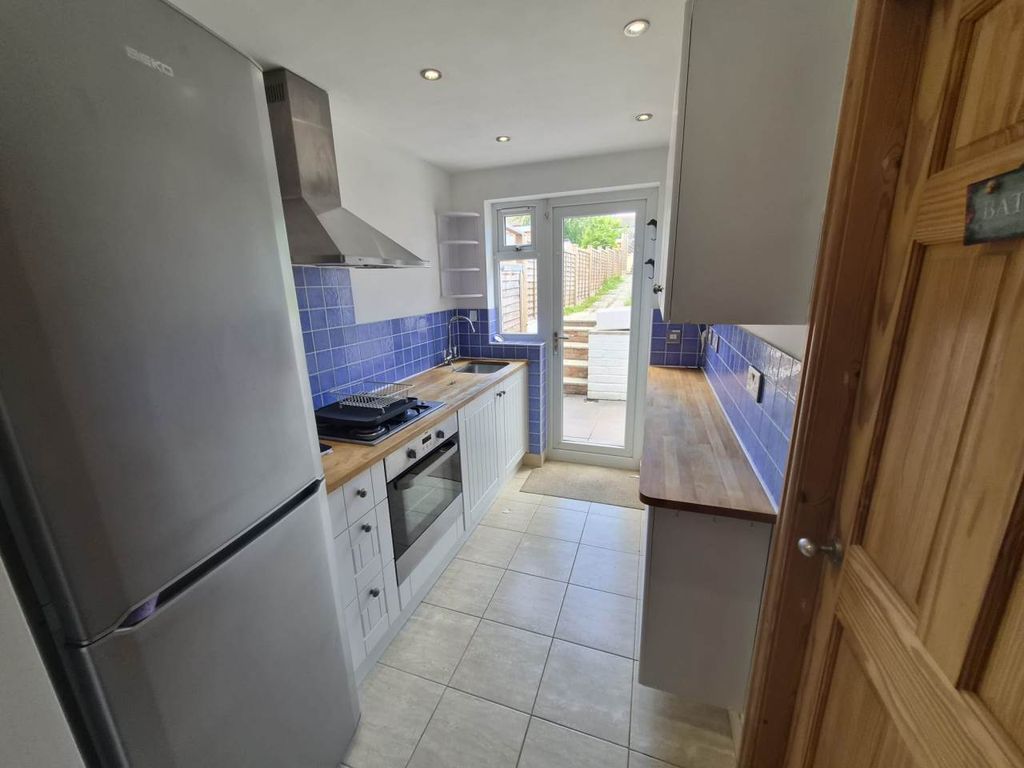 Property photo 3 of 11 10_Kitchen