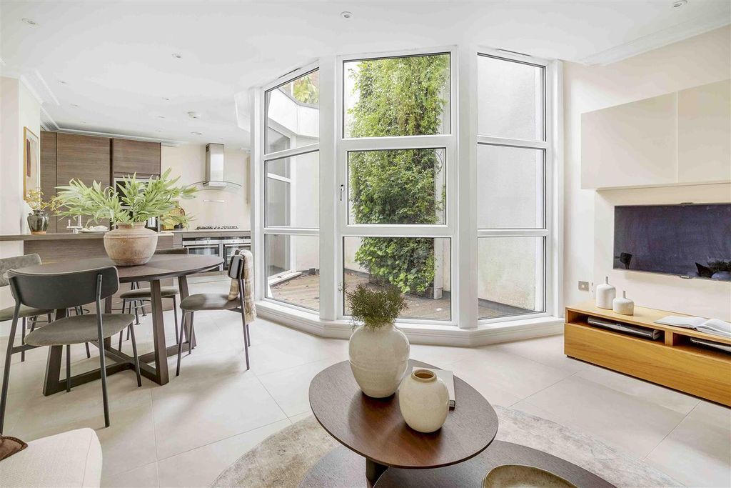 Property photo 1 of 33