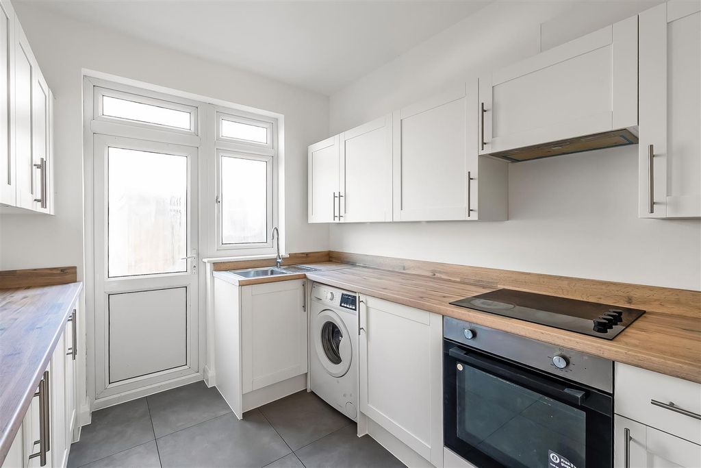 Property photo 3 of 23 130-Hamilton-Avenue-5.Jpg