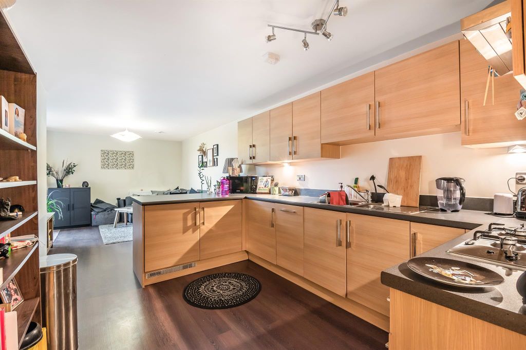 Property photo 1 of 11 Kitchen
