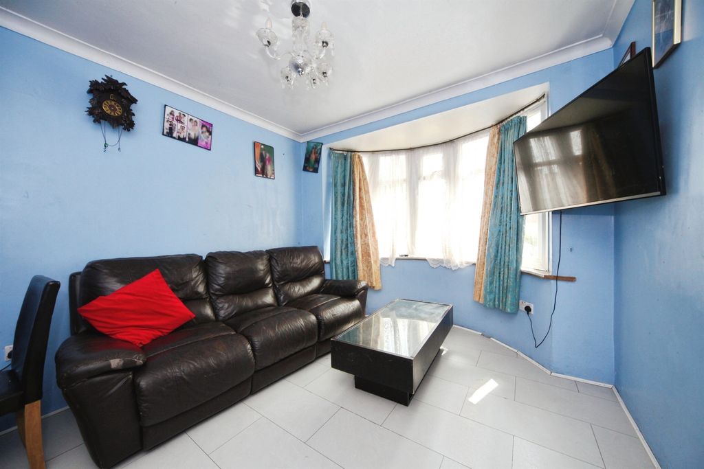 Property photo 2 of 12