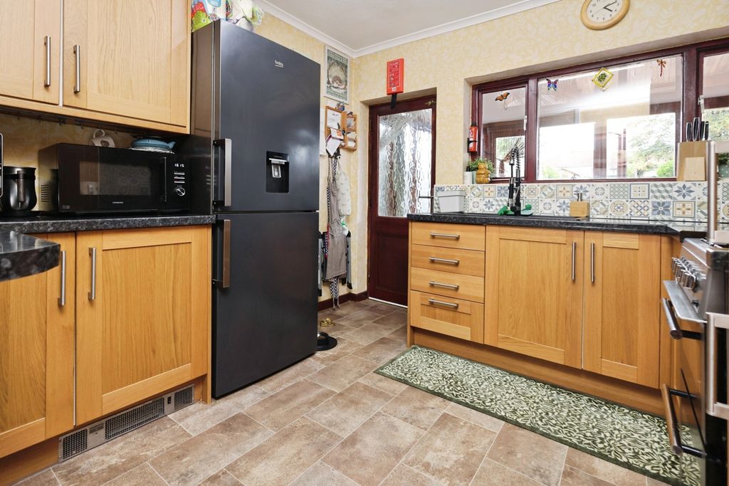 Property photo 3 of 21 Pbox-Img.Jpg