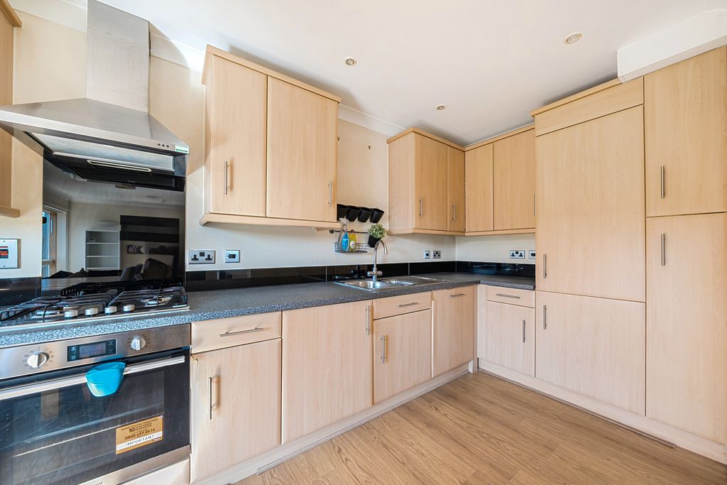 Property photo 3 of 13 Kitchen
