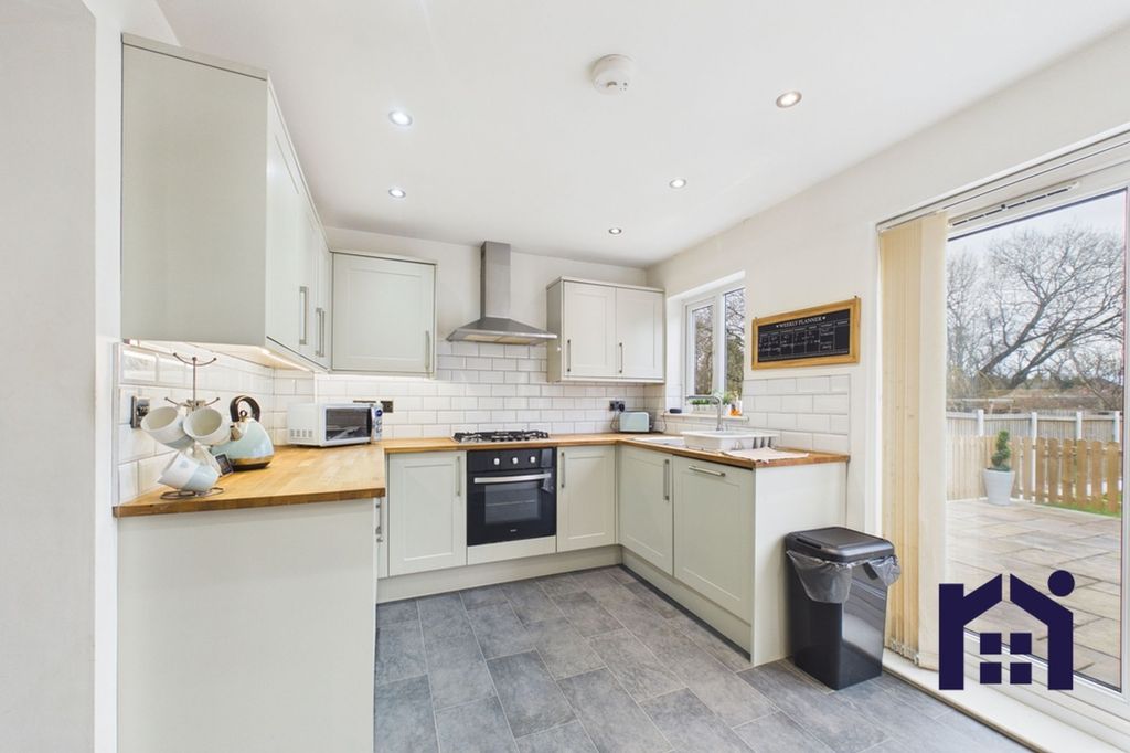 Property photo 3 of 20 Kitchen