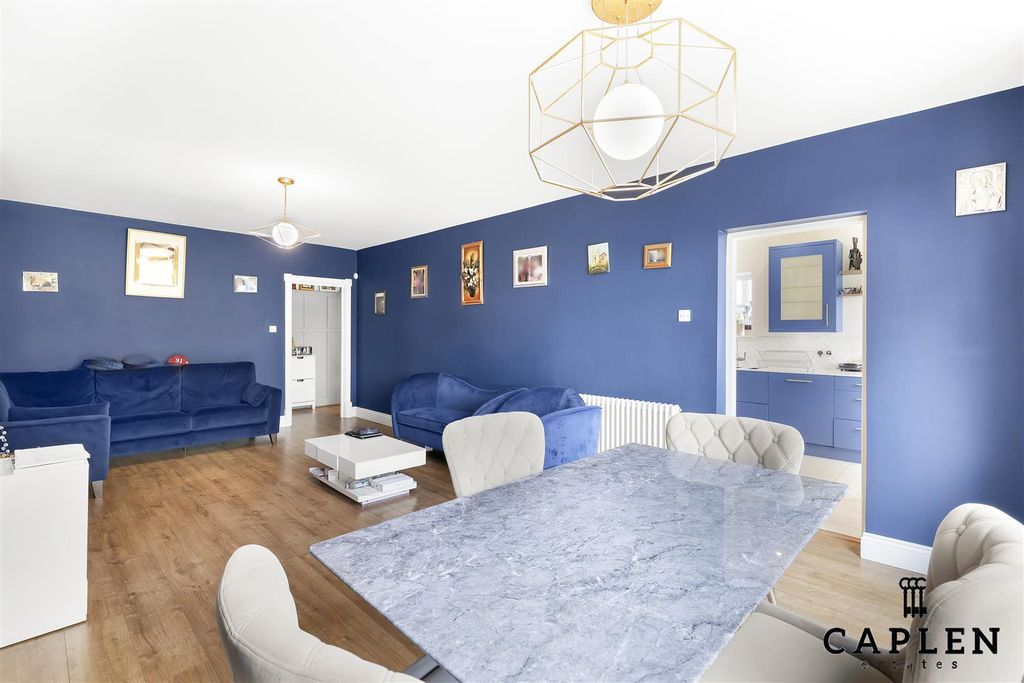 Property photo 3 of 24 4D4A1900.Jpg