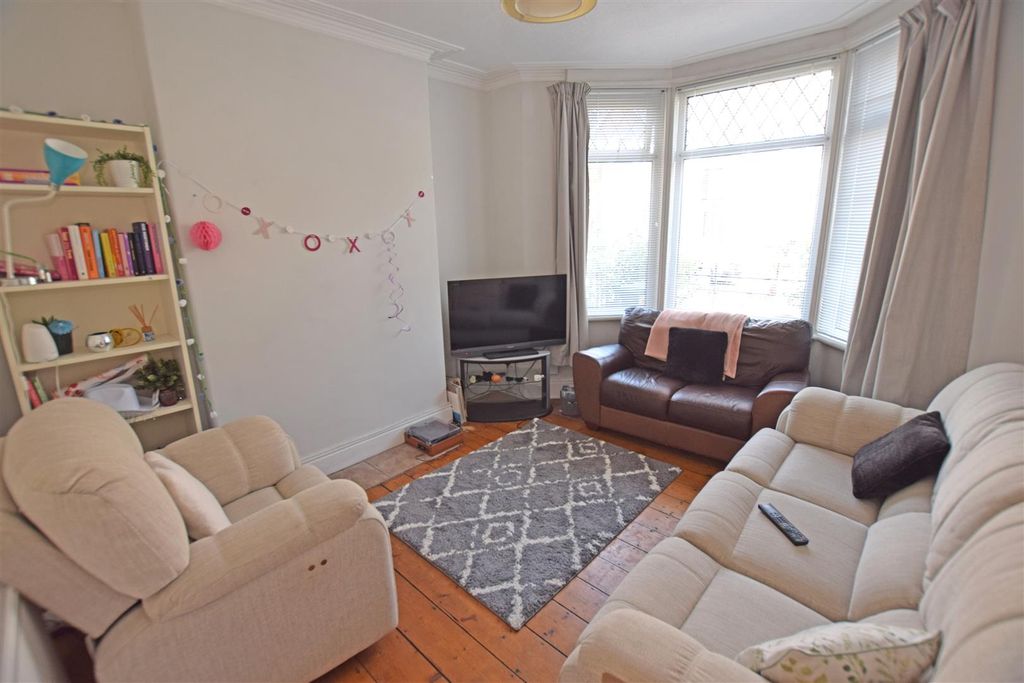 Property photo 2 of 12 Lounge.Jpg