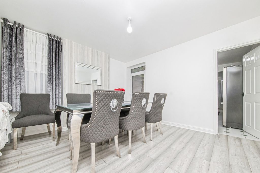 Property photo 3 of 10 Pbox-Img.Jpg