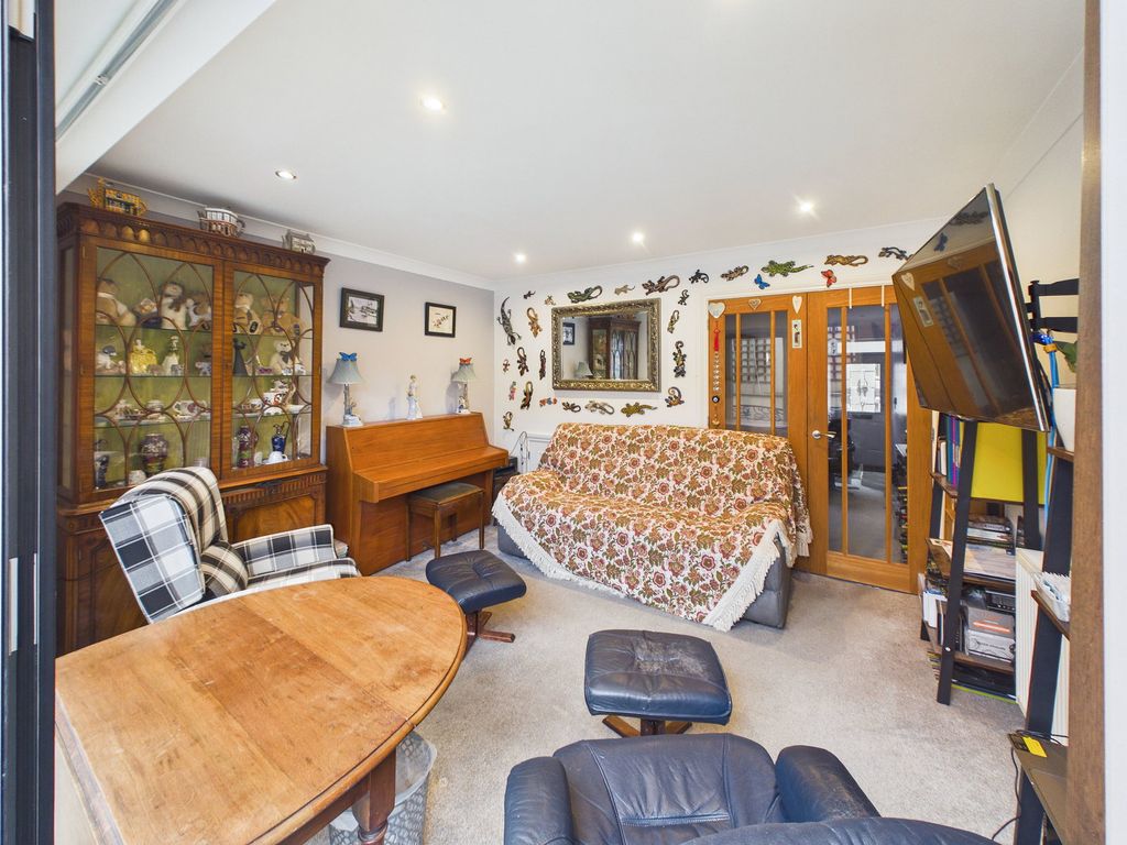 Property photo 2 of 25