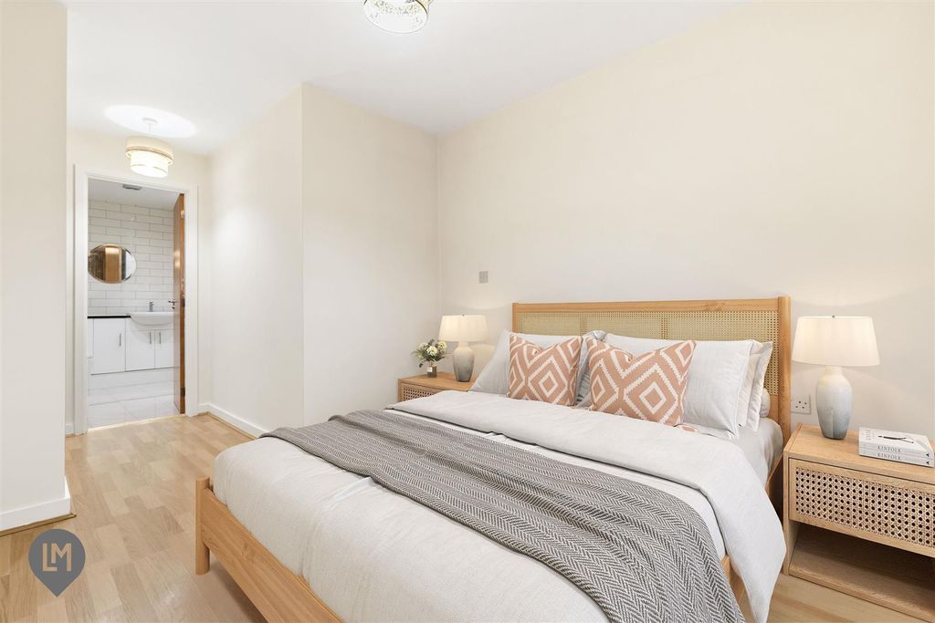 Property photo 3 of 8 Bedroom