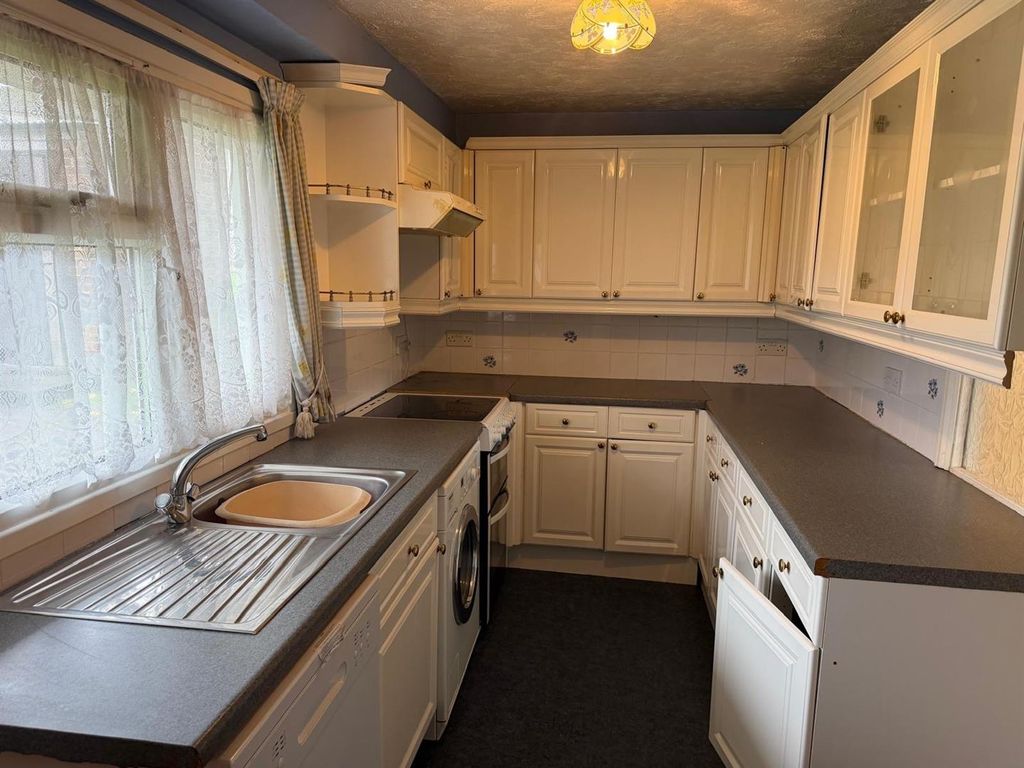 Property photo 2 of 10 Kitchen.Jpg