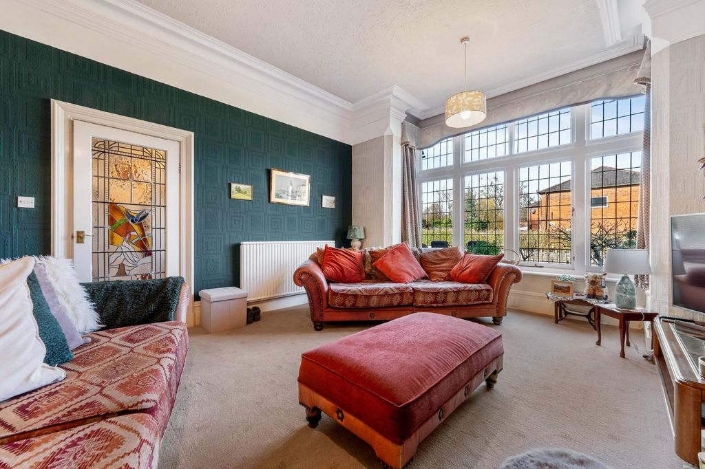 Property photo 3 of 30 86 Seymour Road Hdr-37.Jpg