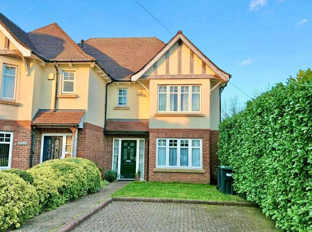 Property photo 1 of 23 3/4 Bedroom Town House