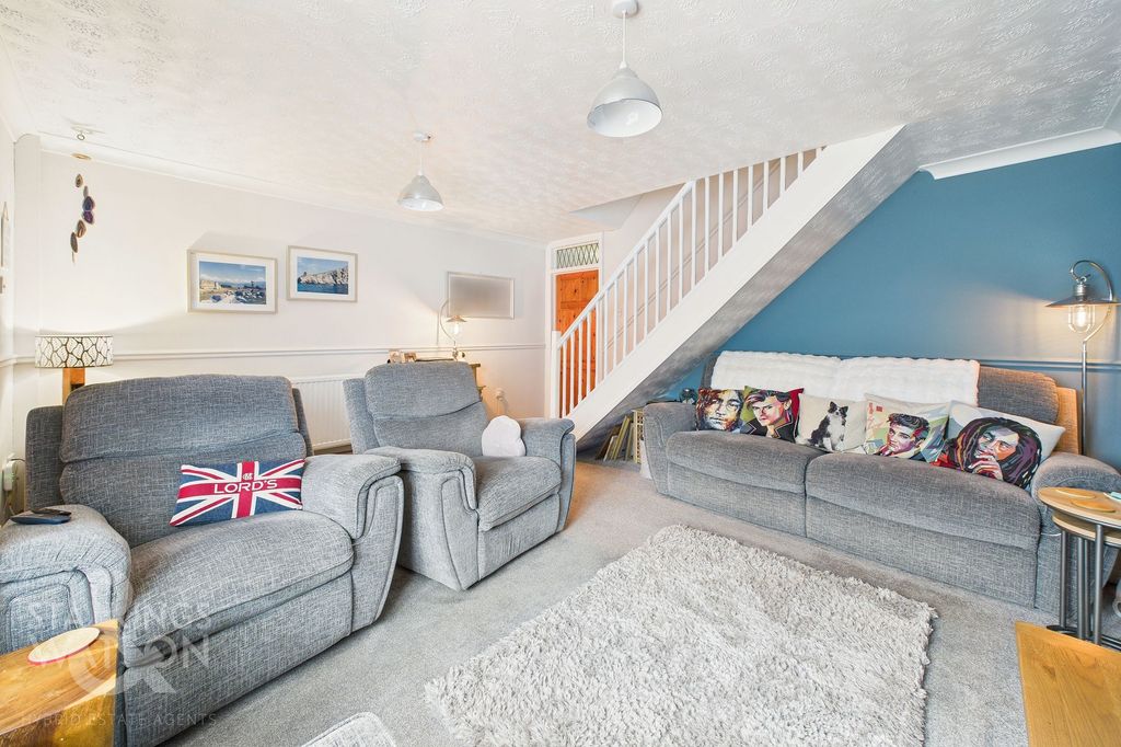 Property photo 2 of 25