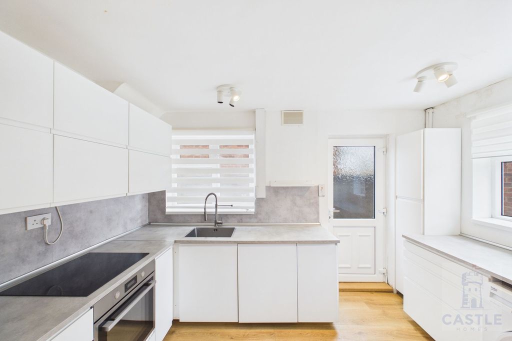 Property photo 2 of 18 Kitchen