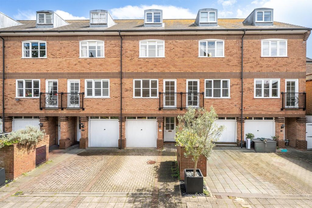 Property photo 1 of 23 11-Bowes-Lyon-Mews-1023.Jpg