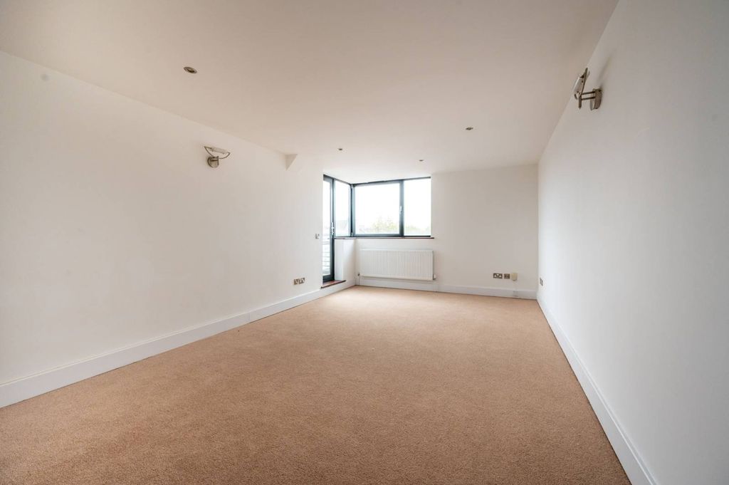 Property photo 3 of 7