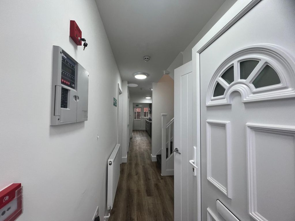 Property photo 2 of 37