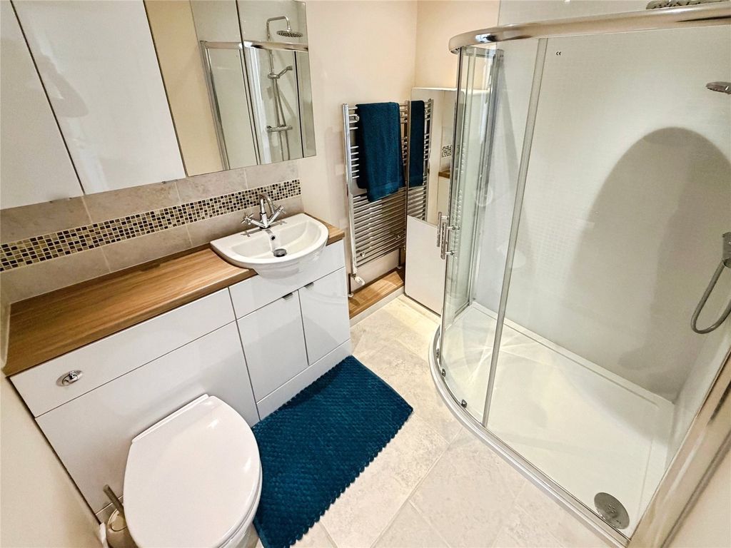 Property photo 3 of 10 Bathroom