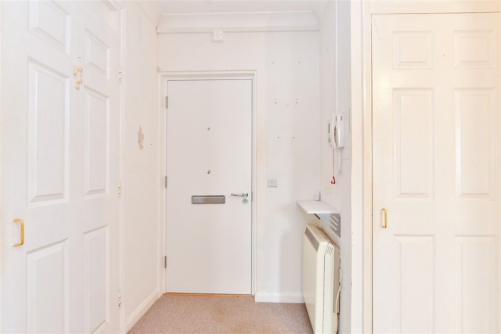Property photo 2 of 13 Entrance Hall