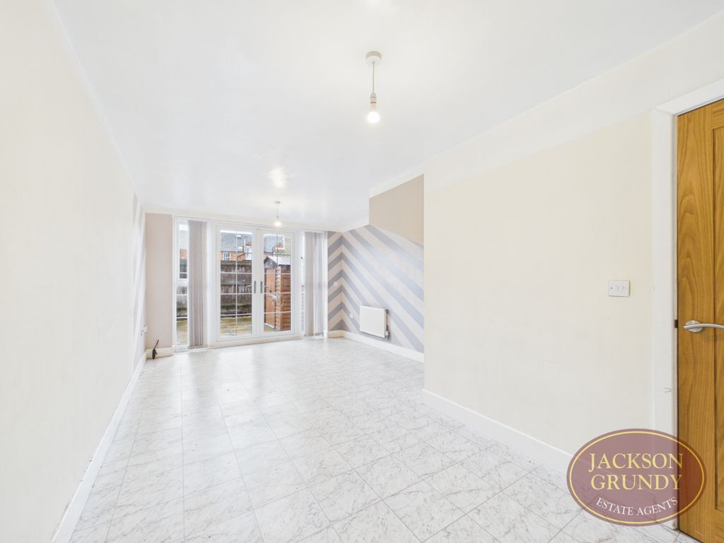 Property photo 3 of 14 Thenford Mews