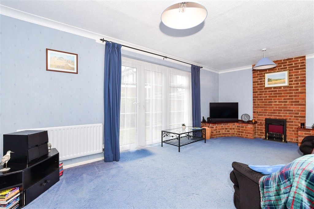 Property photo 3 of 12 Lounge