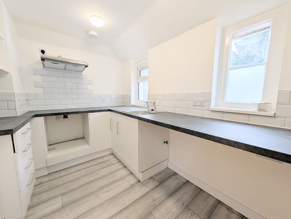 Property photo 1 of 8 Newly Renovated 1 Bed Flat