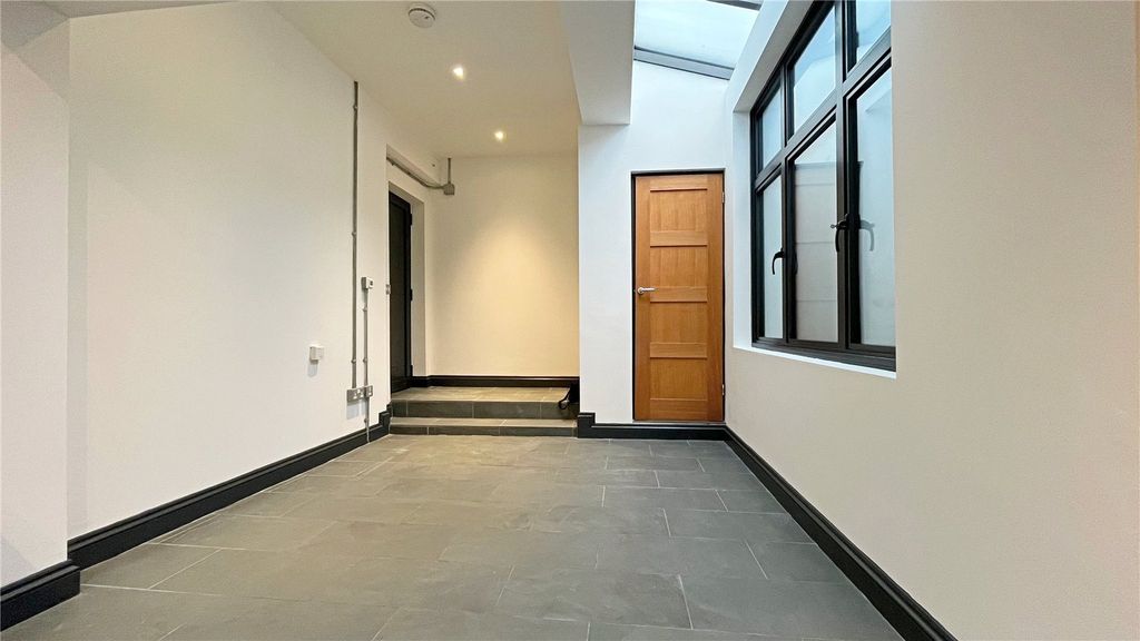 Property photo 3 of 8 Picture No. 03