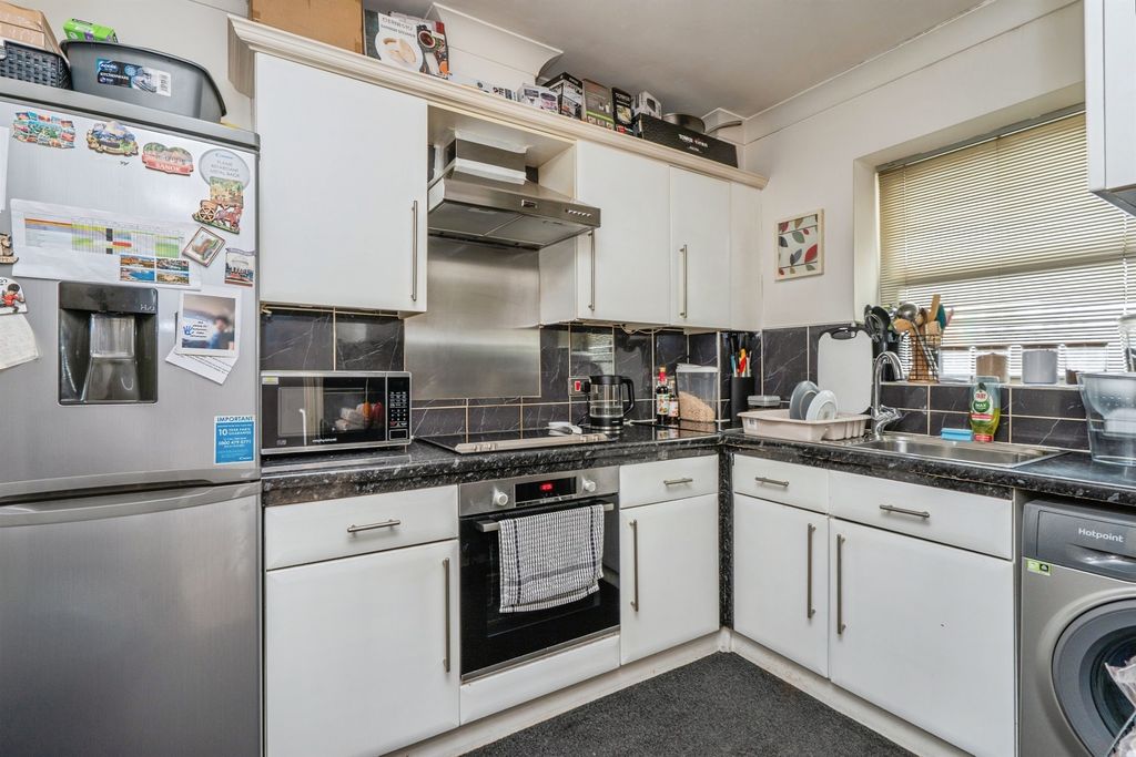 Property photo 3 of 10