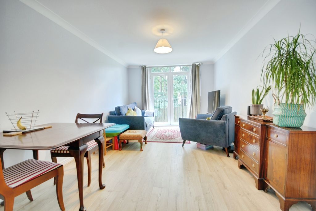 Property photo 2 of 8 Pbox-Living_Room-311716.Jpg