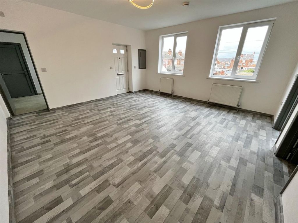 Property photo 1 of 7 Lounge
