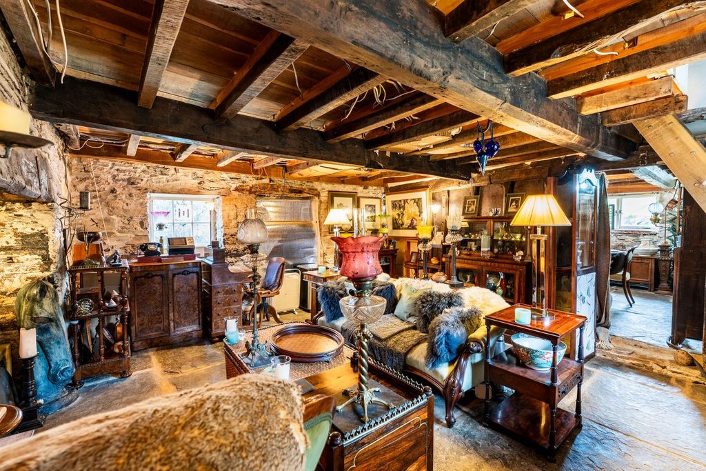 Property photo 2 of 18