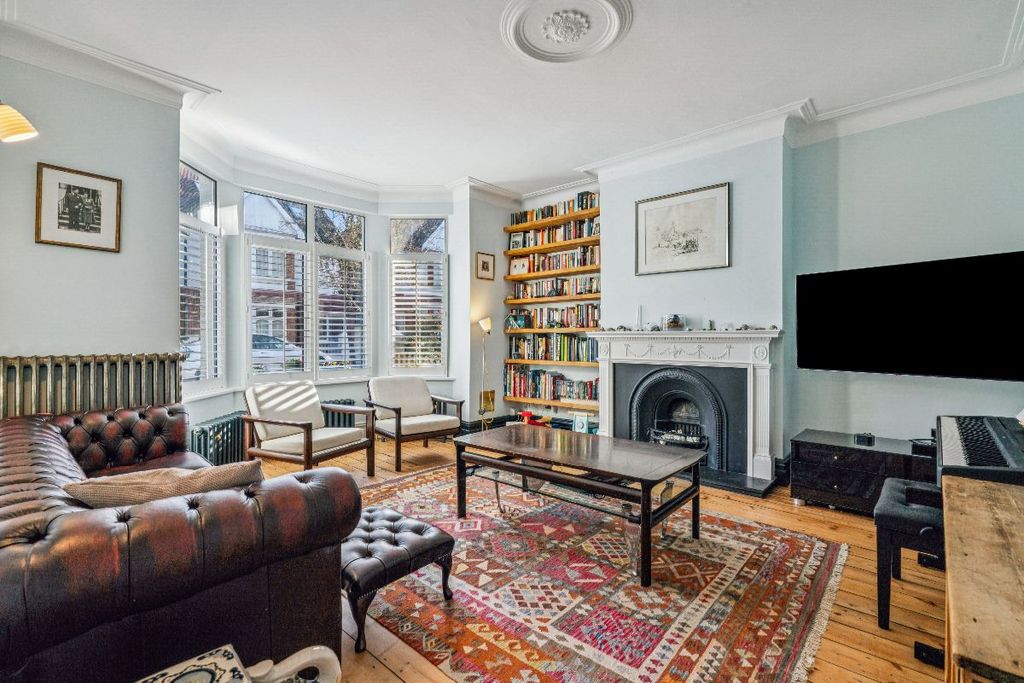 Property photo 3 of 25