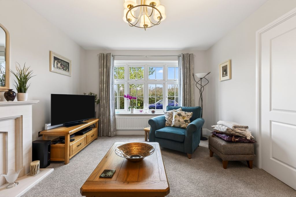 Property photo 2 of 20 Sitting Room