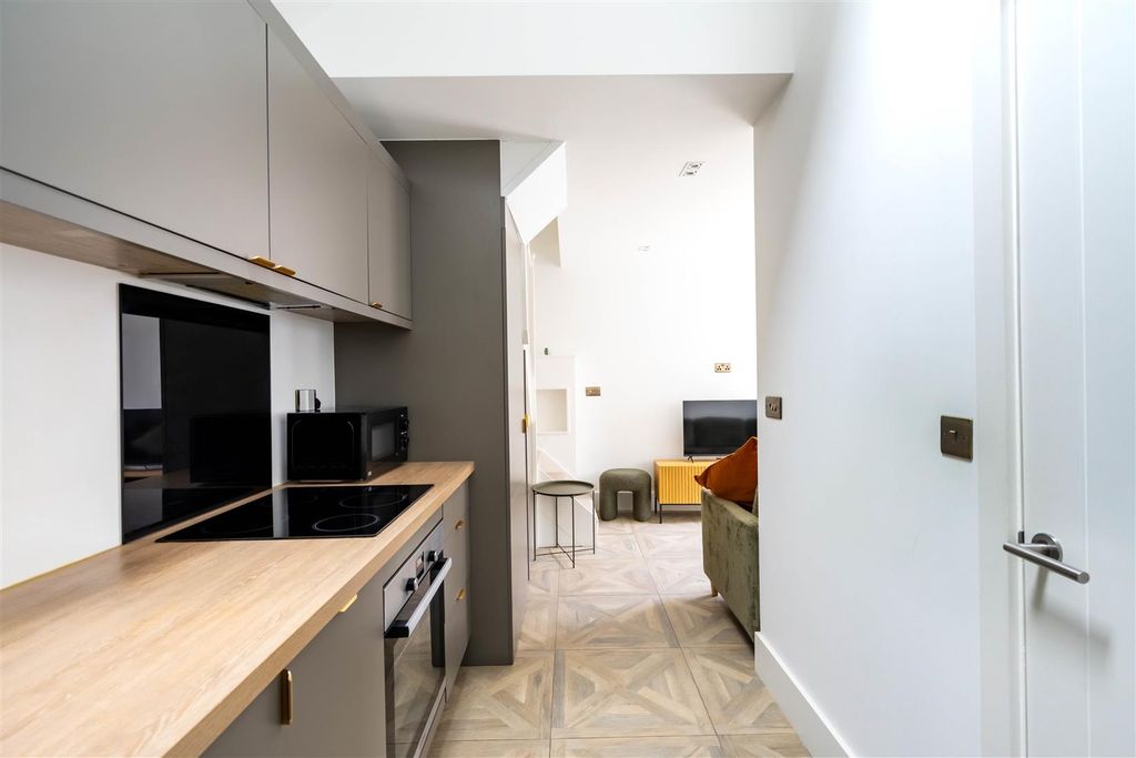 Property photo 2 of 11 9c Upper Hanover St Exports_-5.Jpg