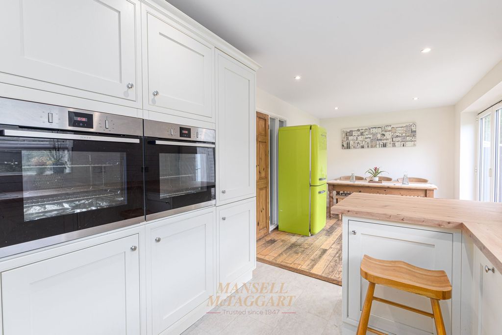 Property photo 3 of 22