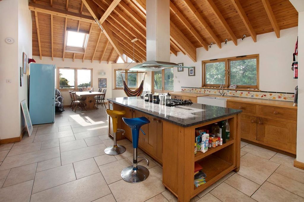 Property photo 2 of 58