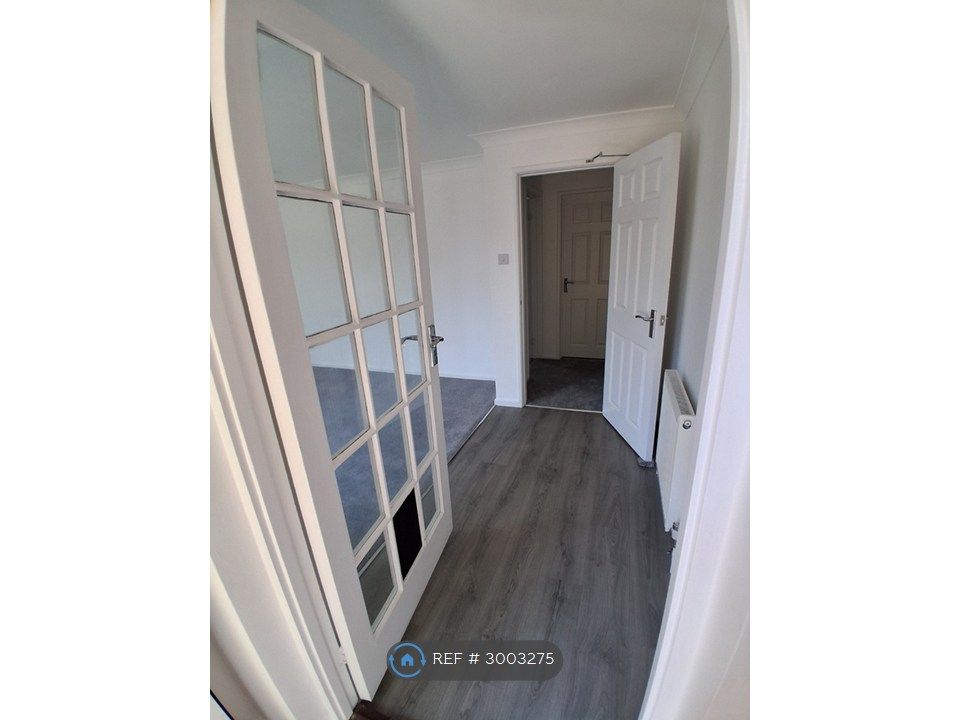 Property photo 2 of 12 Entrance Porch
