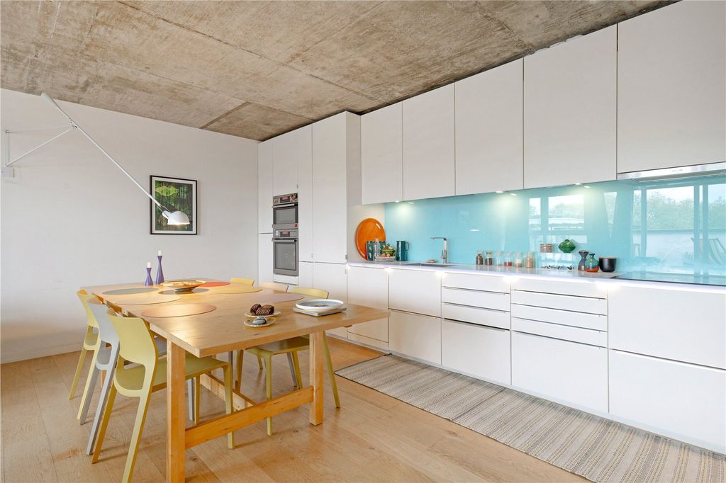 Property photo 3 of 12 Kitchen