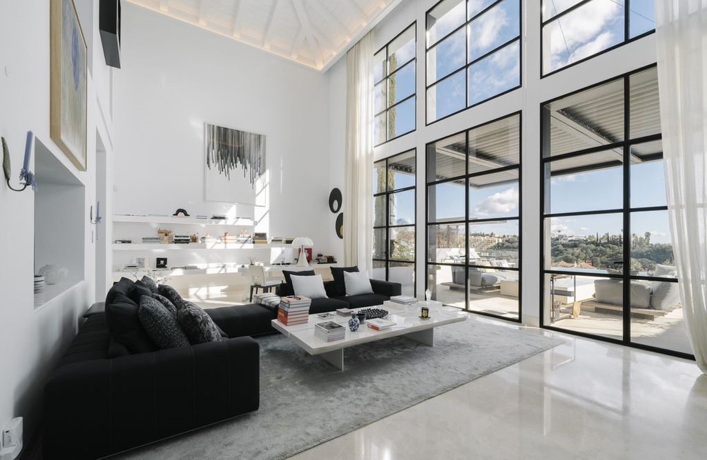 Property photo 2 of 42