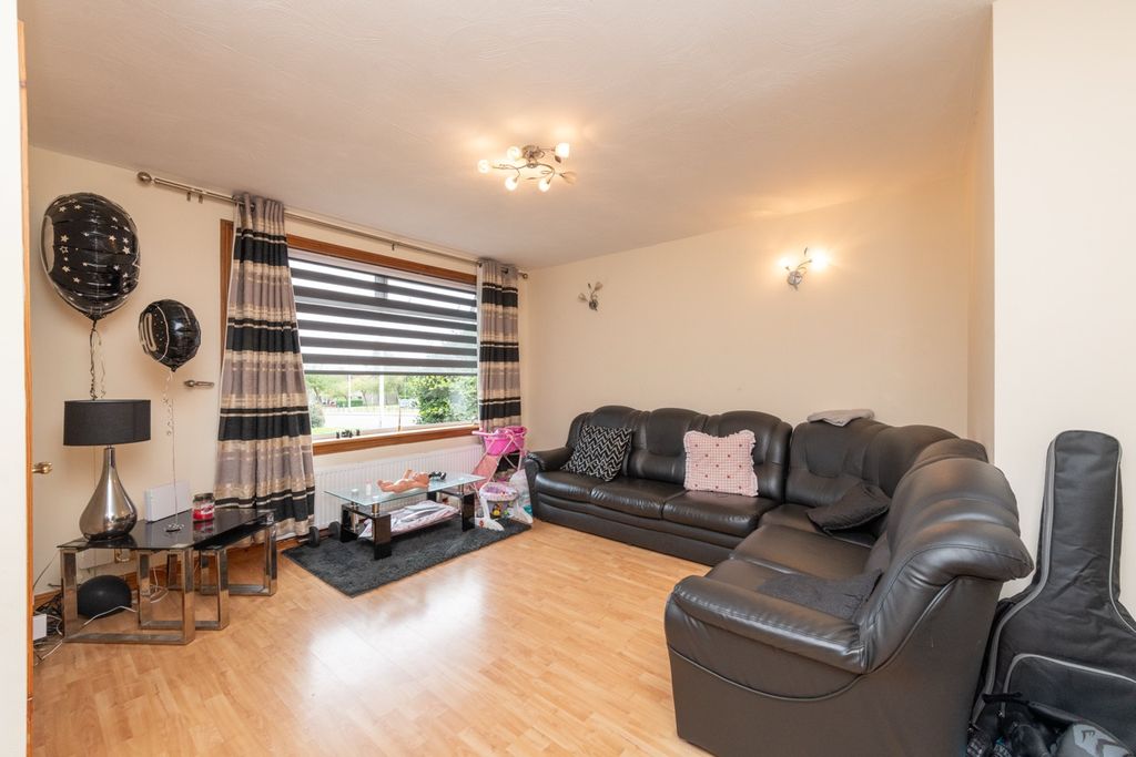 Property photo 2 of 23
