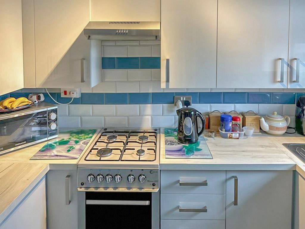 Property photo 3 of 11 Fitted Kitchen: