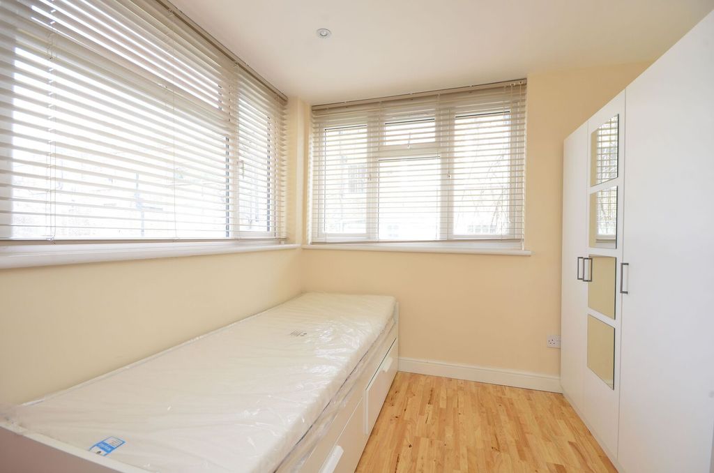 Property photo 2 of 5