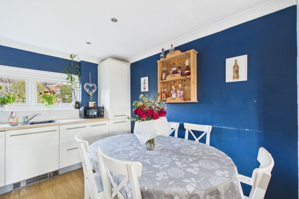 Property photo 3 of 10 Dining