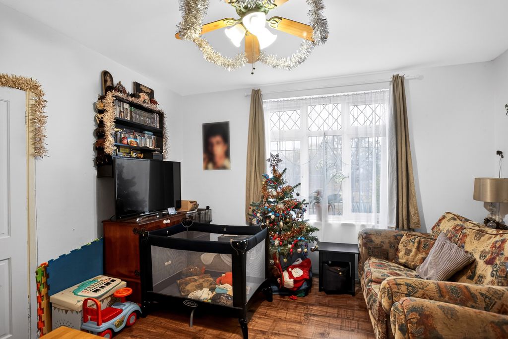 Property photo 2 of 20