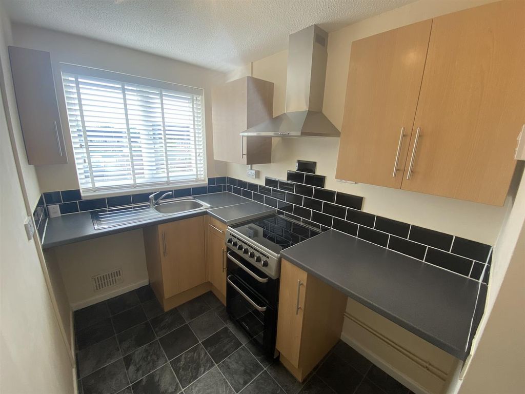 Property photo 2 of 9 Kitchen