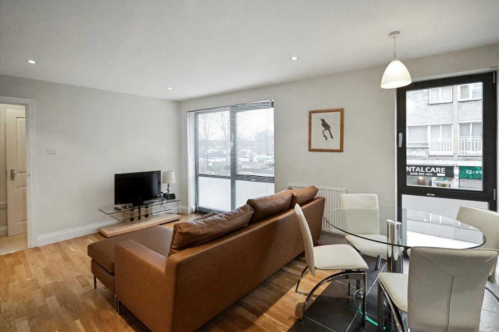 Property photo 3 of 7 Reception