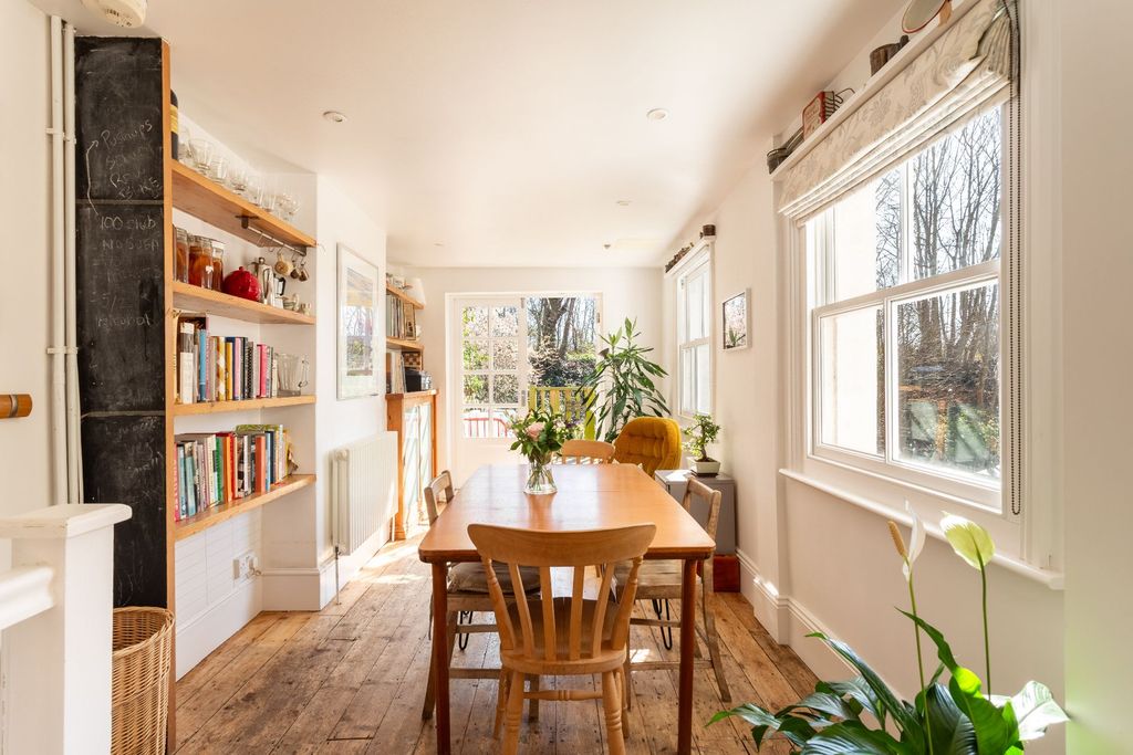 Property photo 2 of 31