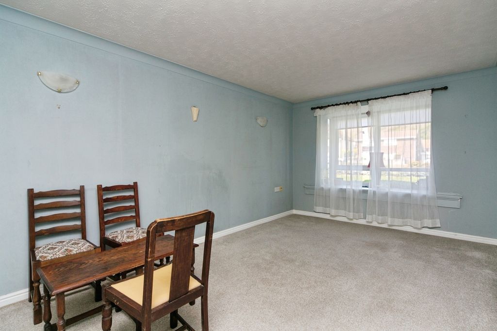 Property photo 2 of 17 Photo